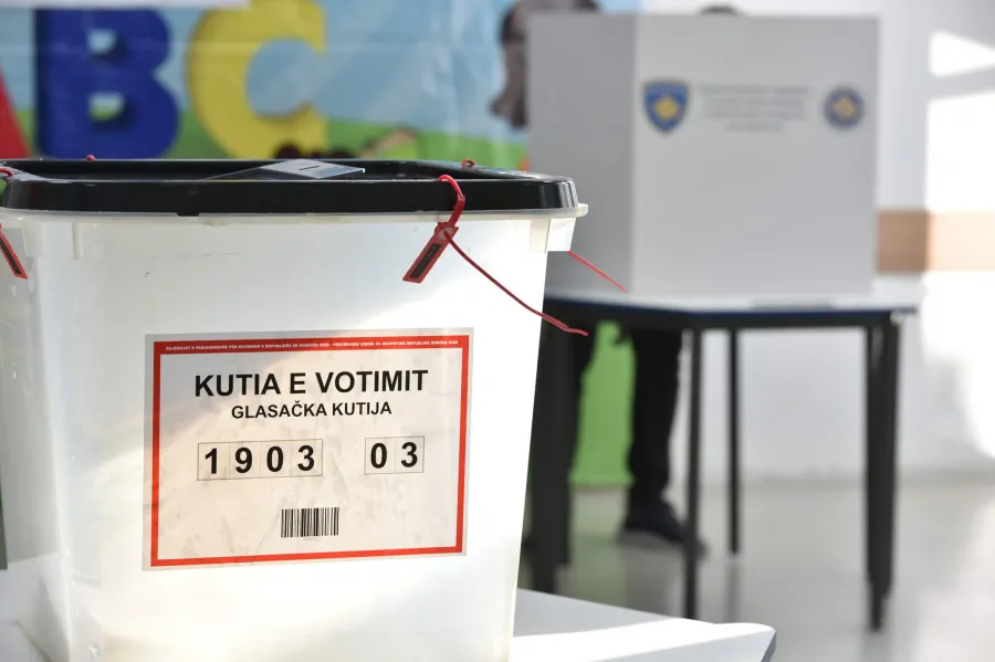 Nis votimi në jug dhe veri të Mitrovicës