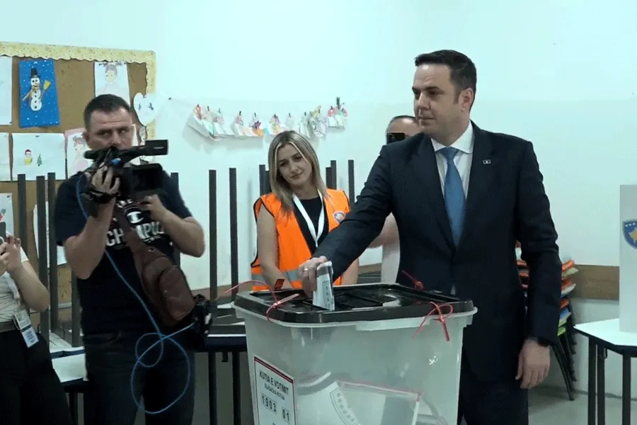 Abdixhiku me thirrje për qytetarët  Dilni masovikisht për të votuar Kandidati për kryeministër nga radhët e Lidhjes Demokratike të Kosovës  Lumir Abdixhiku  iu ka bërë thirrje qytetarëve që të dalin në mënyrë masive për të votuar në zgjedhjet e   