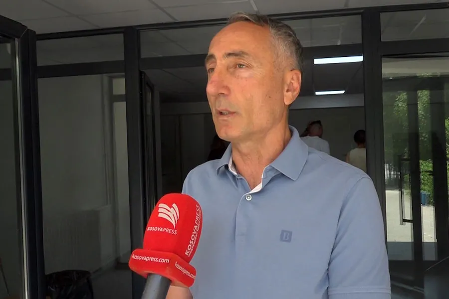 Krasniqi  Politika të marrë shembull nga sporti se si duhet pasur unitet Në ditën e zgjedhjeve  kreu i Komitetit Olimpik të Kosovës  KOK   pasi ka ushtruar të drejtën e votës  ka bërë një thirrje të fuqishme për unitet politik dhe formim sa më të   