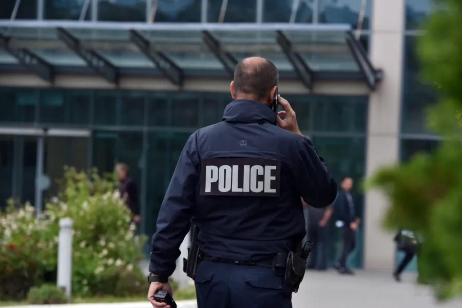 Një person arrestohet për dhunim në Lipjan  tjetri për ngacmim seksual në Obiliq Forcat e rendit kanë arrestuar  të hënën  dy persona në raste të veçuara në Lipjan dhe Obiliq  të dyshuar për vepra penale që lidhen me dhunën seksuale Sipas   