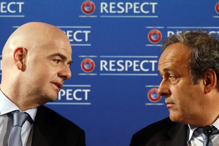 Michel Platini dorëzon padi penale kundër Infantinos Legjenda e futbollit francez  Michel Platini  ka rihapur një betejë të ashpër ligjore duke dorëzuar një padi penale në Francë kundër presidentit aktual të FIFA s  Gianni Infantino  dhe pesë   