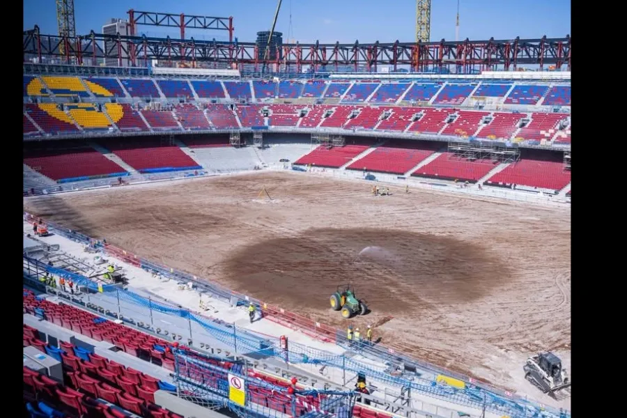 Barcelona kërkon kredi shtesë prej 500 milionë eurosh për  Camp Nou  Barcelona pritet të kërkojë një kredi të re prej 400 deri në 500 milionë euro për të përfunduar renovimin e stadiumit  Camp Nou  dhe projektit  Espai Barca   Kjo shumë i shtohet   