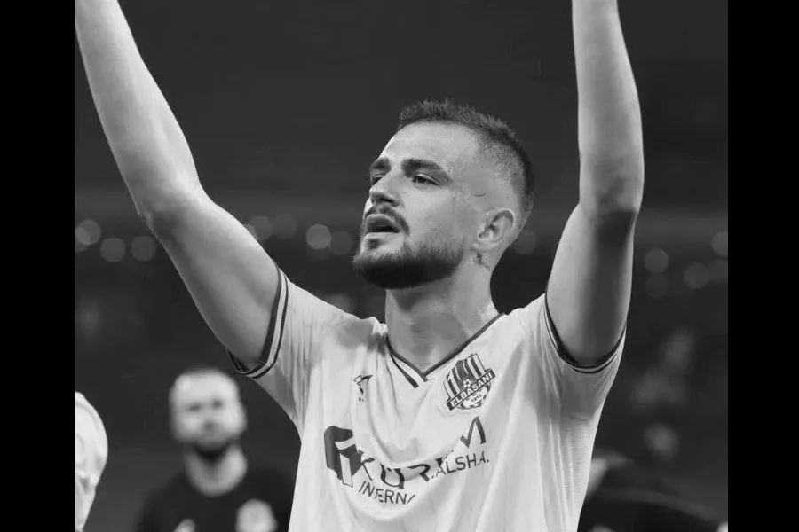 Elbasani pensionon numrin 27 në nderim të Fatjon Bunjakut Klubi i futbollit AF Elbasani ka marrë një vendim të madh për të nderuar kujtimin e ish futbollistit të tyre  Fatjon Bunjaku  i cili humbi jetën tragjikisht në një aksident trafiku Në   