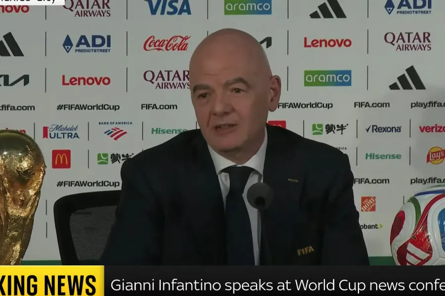 Infantino  Kjo karrike bosh është për gazetarin e ndaluar Në konferencën për media që po mbahet aktualisht  presidenti i FIFA s Gianni Infantino ka bërë një deklaratë të fortë për lirinë e shtypit Ai tha se në sallë është lënë një karrige bosh  e   