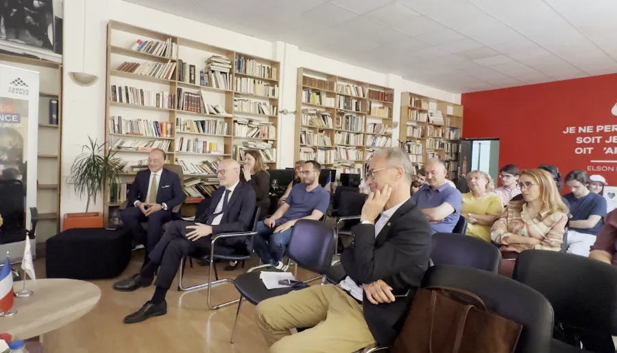 Ambasadori Guerot  Studimet jashtë vendit sjellin ndryshime të thella jo vetëm profesionale  por edhe personale Në kuadër të  Alumni Day në Kosovë  është mbajtur një ngjarje e dedikuar diskutimeve mbi inovacionin  sipërmarrësinë dhe kërkimet   