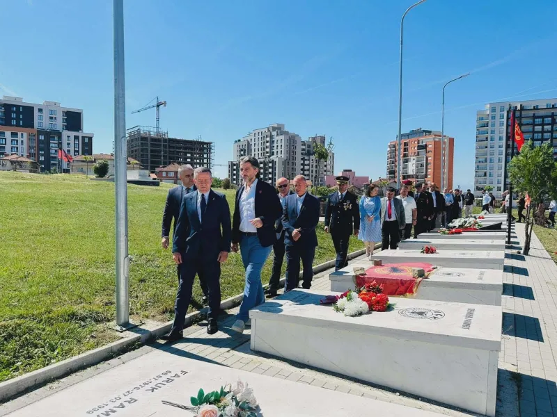 Rama nga Velania  Dëshmorët dhanë jetën që ne ta gëzojmë lirinë dhe paqen