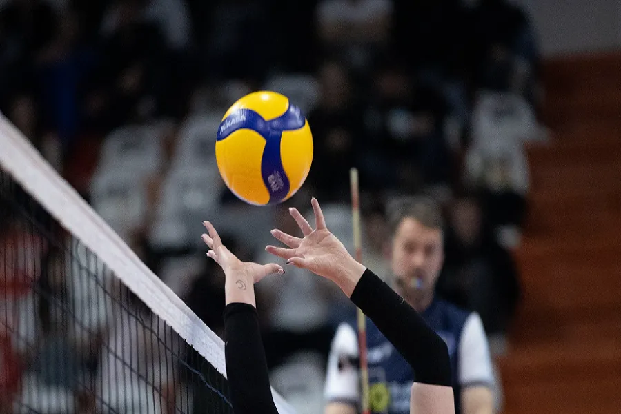 Kombëtarja e Kosovës U18 në volejboll nis përgatitjet për Kampionatin Ballkanik Federata e Volejbollit e Kosovës ka njoftuar se Kombëtarja e djemve nën moshën 18 vjeçare  U18M  do të fillojë zyrtarisht kampin përgatitor për pjesëmarrjen në   