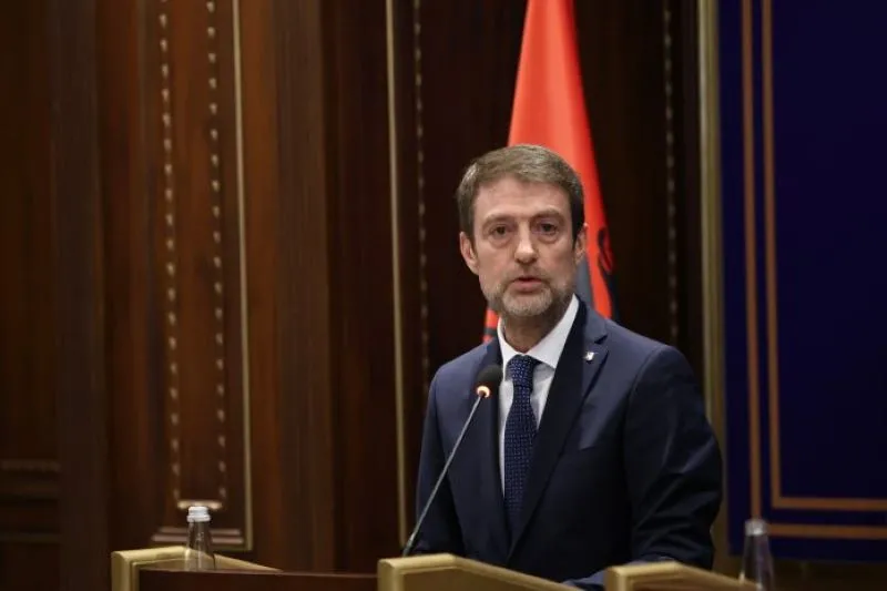 Hoxha  Anëtarësimi në BE prioritet kombëtar  synojmë mbylljen e kapitujve brenda vitit të ardhshëm Ministri për Evropën dhe Punët e Jashtme  Ferit Hoxha  zhvilloi sot një konferencë për shtyp me gazetarë nga vendet e Bashkimit Evropian  ku edhe   