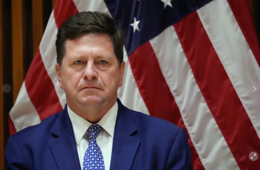 Trump emëron Jay Clayton në postin kryesor të inteligjencës Presidenti i Shteteve të Bashkuara të Amerikës  Donald Trump emëroi të enjten Jay Clayton  prokurorin amerikan për Distriktin Jugor të Nju Jorkut  për të qenë drejtori i tij i ardhshëm i   