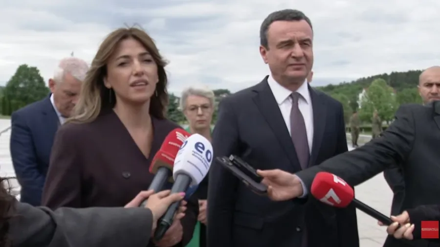 Kurti e Haxhiu bëjnë homazhe në Prekaz për Ditën e Çlirimit  S ka 12 qershor pa marsin e viti 1998