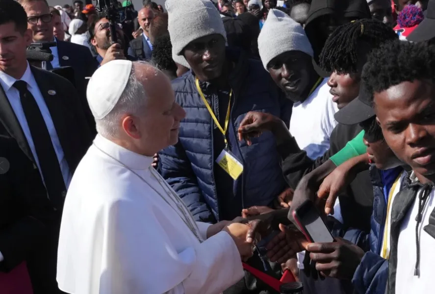  Ndaloni  pendohuni ose përballuni me zemërimin e Zotit   papa paralajmëron trafikantët e qenieve njerëzore Papa Leon XIV ka paralajmëruar trafikantët e qenieve njerëzore se do të përballen me  zemërimin e Zotit  për shfrytëzimin e dëshpërimit të   