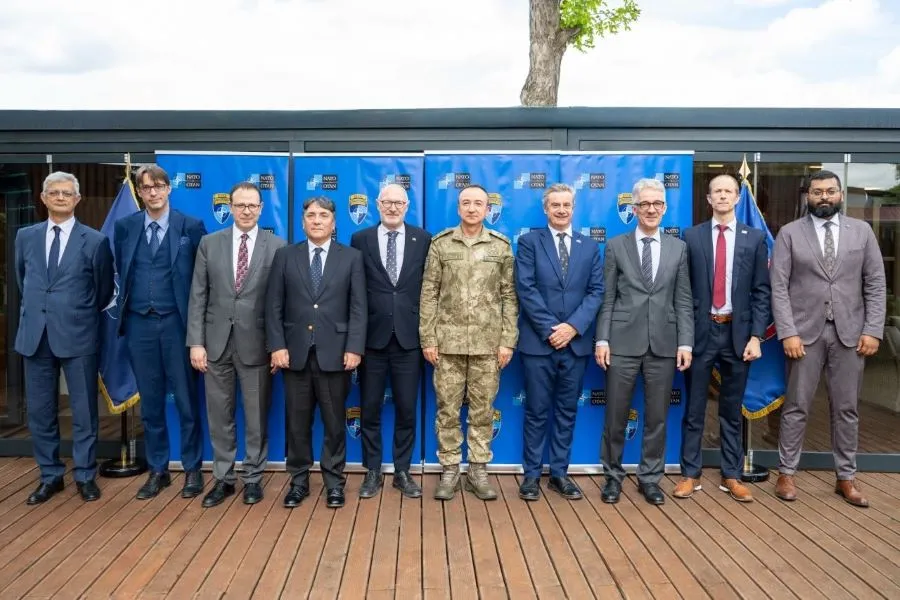 Komandanti i KFOR it takohet me ambasadorët e shteteve të QUINT it  flasin për sigurinë