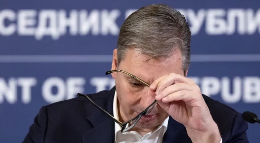 Aleksandër Vuçiq paralajmëron dorëheqjen pas protestave në Serbi Presidenti serb Aleksandar Vuçiq tha se planifikon të japë dorëheqjen nga presidenca brenda tre deri në katër muajsh dhe njoftoi se Partia Progresive Serbe  SNS  në pushtet do të   