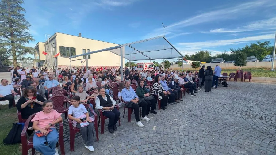 Eshkë e ndezur mbi Shkëlzen   LIVE nga Festivali Gjithëkombëtar i Folklorit në Deçan