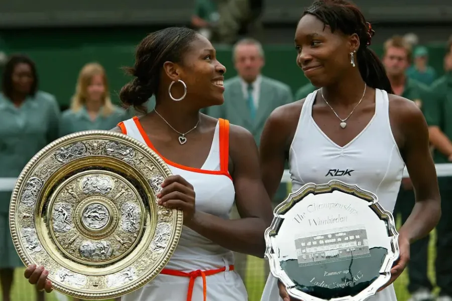 Serena dhe Venus Williams bashkohen në Wimbledon Motrat legjendare të tenisit  Serena dhe Venus Williams  do të luajnë së bashku në konkurrencën e çifteve në Grand Slam in e Wimbledonit  pasi organizatorët u kanë ndarë atyre një ftesë të veçantë   