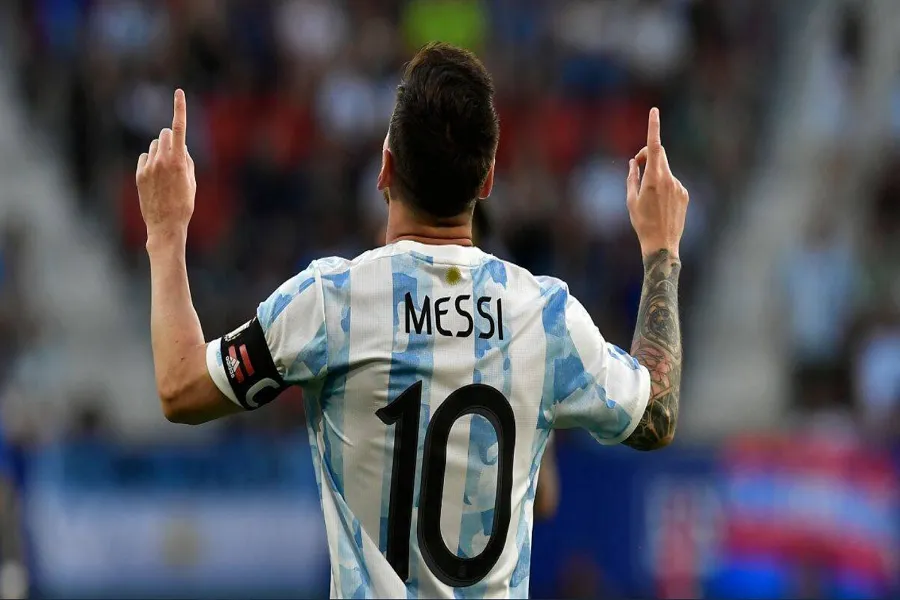Messi një asist larg thyerjes së rekordit të Maradonës Kampionët në fuqi të botës  Argjentina  do të nisin rrugëtimin e tyre në Botëror me ndeshjen hapëse kundër Algjerisë në Kansas City Përtej synimit të skuadrës së Lionel Scalonit për të   