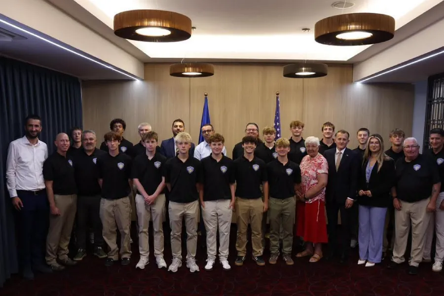 Gashani pret delegacionin nga SHBA  Forcohet bashkëpunimi sportiv Ministri në detyrë i Sportit dhe Rinisë  Blerim Gashani  ka mirëpritur një delegacion prej 30 pjesëmarrësish nga  Iowa Soccer Association  e Shteteve të Bashkuara të Amerikës    