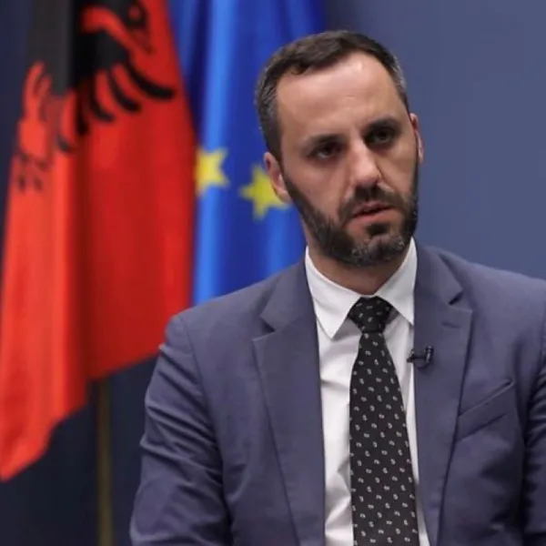 Ministri i Shqipërisë protestuesve nga Kosova në Tiranë  Mos harroni  Rama kërkoi njohjen e Kosovës në mes të Beogradit