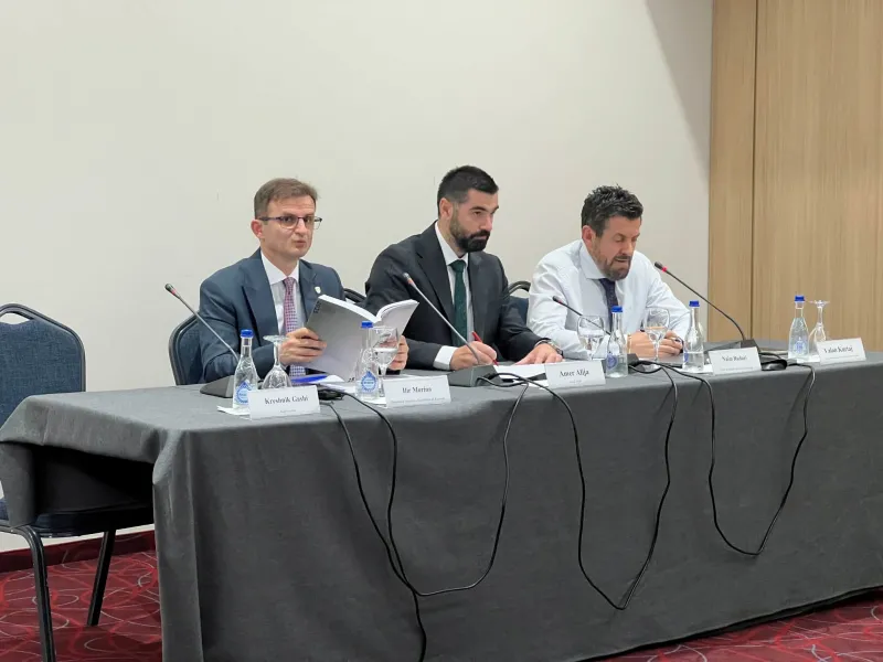 Ligjet e vjetra dhe mungesa e databazës pengojnë hetimin e krimeve të luftës në Kosovë Mungesa e bashkëpunimit juridik ndërkombëtar  korniza e papërshtatshme ligjore  vështirësitë në mbledhjen e provave dhe nevoja për forcimin e kapaciteteve   