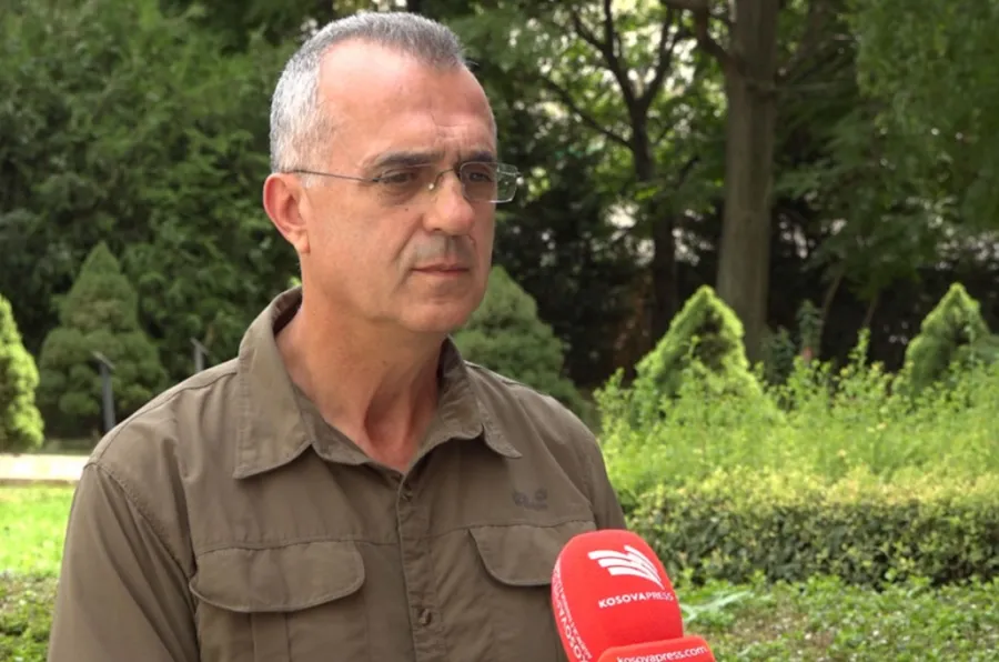 Dugolli i përgjigjet Ramës  Komuniko me protestuesit  jo me Vetëvendosjen  Lëvizja Vetëvendosje ka mohuar të jetë duke e mbështetur si subjekt politik protestën që po mbahet në Shqipëri për të 23 tën ditë me radhë  Por  se këtë po e bëjnë   