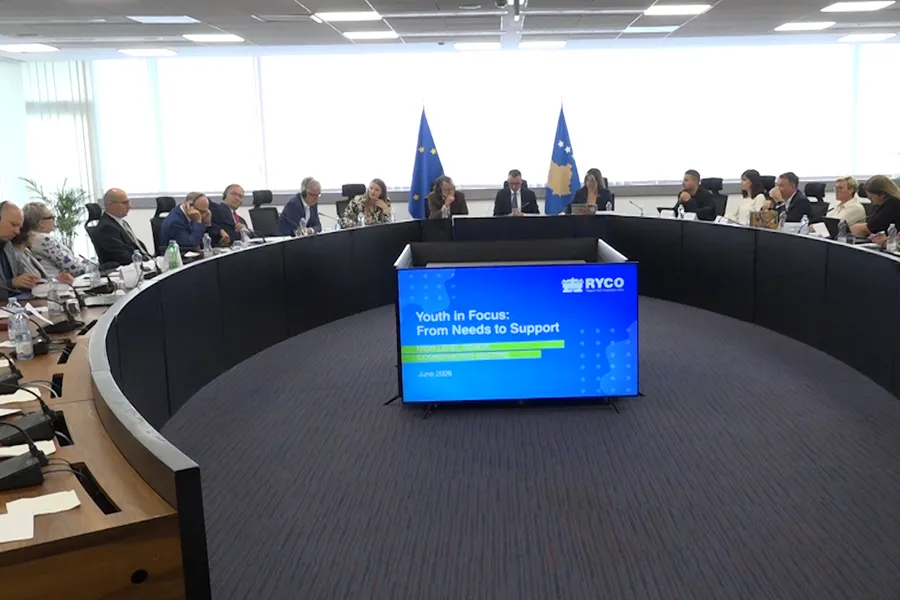 Investimi tek rinia  Koordinimi i Qeverisë dhe BE së për të ardhmen e Kosovës Në mjediset e Qeverisë së Kosovës u mbajt takimi i nivelit të lartë me temë  Rinia në fokus  takimi i nivelit të lartë për koordinimin e donatorëve në Kosovë  Në këtë   