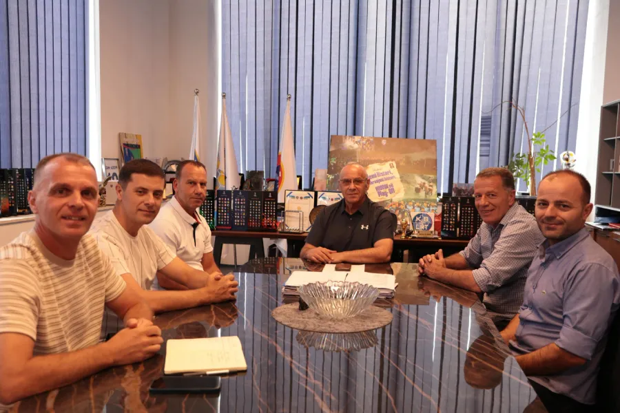 FFK themelon Akademinë e Referimit të Kosovës Federata e Futbollit e Kosovës  FFK   në bashkëpunim të ngushtë me Shoqatën e Gjyqtarëve të Kosovës  ka njoftuar themelimin e Akademisë së Referimit të Kosovës  një projekt ky që synon   