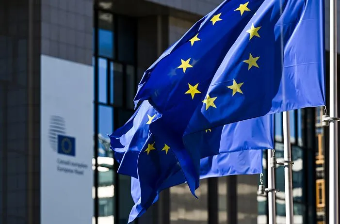 Shqiptarët e duan BE në më shumë se kosovarët  serbët në fund të  pusit  Kosovarët nuk janë qytetarët më proevropianë të Ballkanit Këtë status e kanë  vëllezërit  e tyre nga Shqipëria Serbët  ndërkaq  mbesin në fund për sa i përket nivelit të   