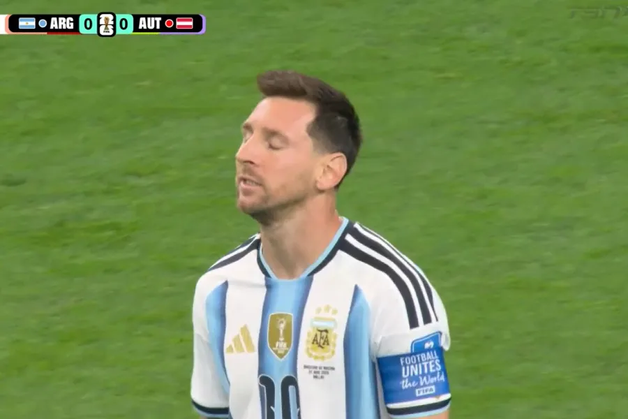 Messi humb penalltinë kundër Austrisë