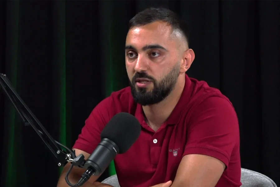 Si lindi ragbi në Kosovë  Elton Rexhepi  nga Federata e Ragbit të Kosovës  ka rrëfyer historinë e themelimit dhe zhvillimit të këtij sporti në vend  duke theksuar se gjithçka nisi si një aktivitet vullnetar dhe pa synime të menjëhershme për   