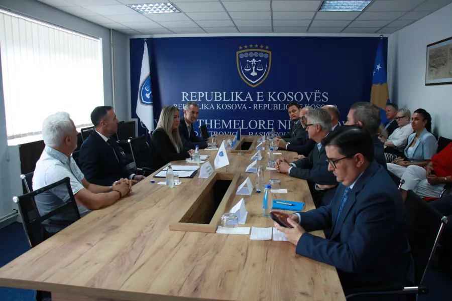 OKB ja informohet se serbët në Mitrovicë kanë qasje të barabartë në drejtësi Njëri prej zyrtarëve më të lartë të Kombeve të Bashkuara në Nju Jork u njoftua të martën se Gjykata Themelore në Mitrovicë ofron qasje të barabartë në drejtësi dhe   