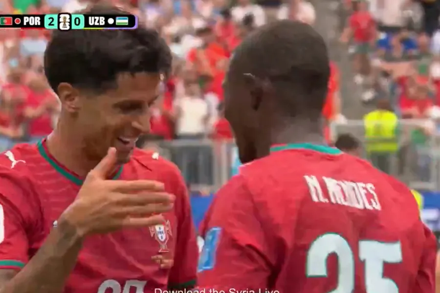 Mendes befason të gjithë  Portugalia dyfishon epërsinë Nuno Mendes ka shënuar një gol spektakolar nga goditja e dënimit për Portugalinë në ndeshjen ndaj Uzbekistanit  duke e çuar rezultatin në 2 0 në minutën e 17 të Në një situatë ku të gjithë   