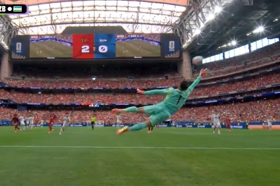 Uzbekistan suprizon me supergol  por VAR i e anulon pas faullit Azizjon Ganiev kishte shënuar një gol spektakolar nga distanca në minutën e 29 të  duke ngushtuar rezultatin në 2 1 ndaj Portugalisë me një goditje të fuqishme në këndin e sipërm të   