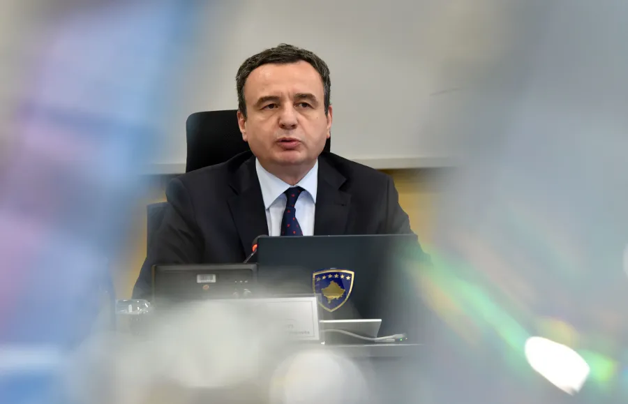 Kurti ngushëllon familjet Zubaku dhe Morina për vdekjet e tre të rinjve ditët e fundit Kryeministri në detyrë  Albin Kurti  në mbledhjen e sotme të qeverisë u ka shprehur ngushëllime familjeve Zubaku për vdekjen e dy vajzave në një aksident   
