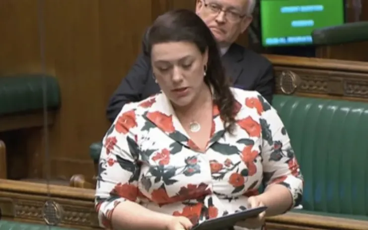 Kearns në KiE alarmon për Serbinë  Armatosi anëtarët e grupit që kreu sulmin në Banjskë Deputetja britanike e cila është anëtare e Asamblesë Parlamentare të Këshillit të Evropës  Alicia Kearns ka thënë se Serbia i ka armatosur anëtarët e grupit   