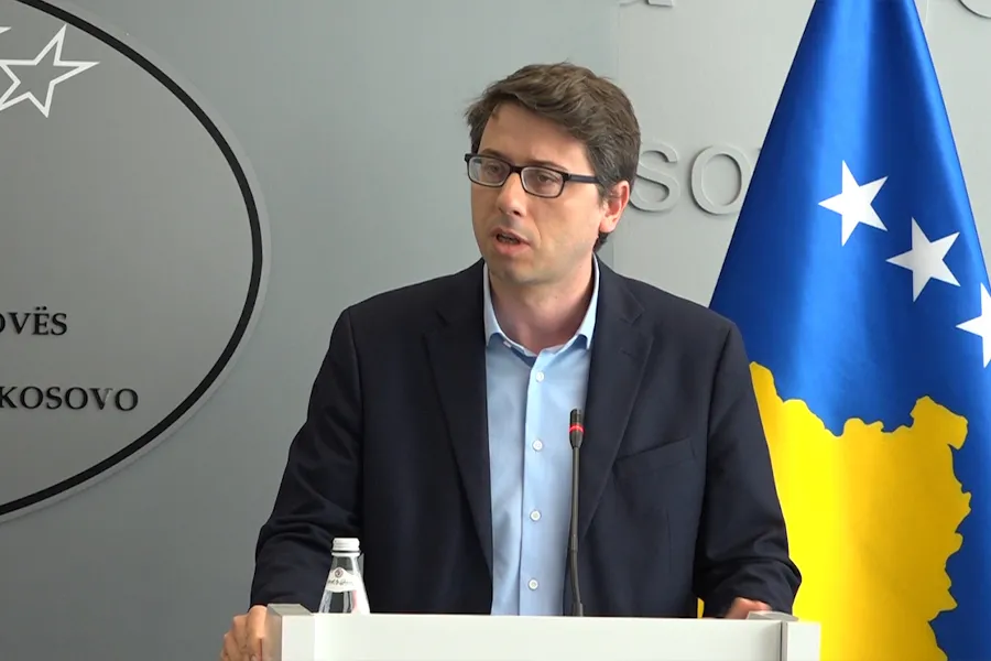 Qeveria ndan 3 milionë euro për mbulimin e Kartonit të Gjelbër për mërgatën