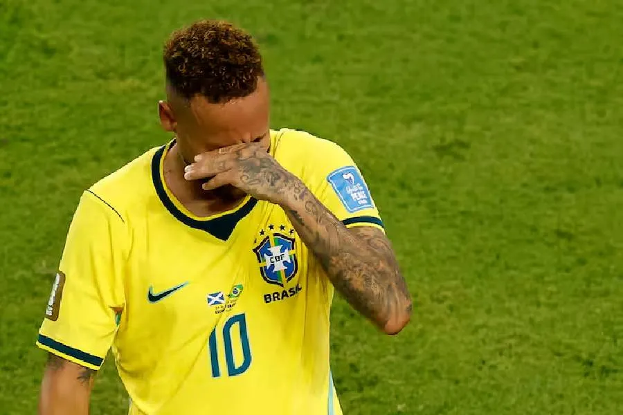 Neymar zbulon arysen se pse  derdhi disa lot  në dhomën e zhveshjes