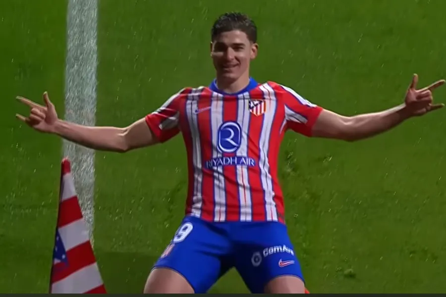 United futet befasisht në garë për Alvarez Manchester United ka pasur kontakt të drejtpërdrejtë me agjentin e superyllit të Atletico Madridit  Julian Alvarez  raporton gazetari argjentinas Marcos Duran Besohet se Alvarez e ka informuar Atleticon   