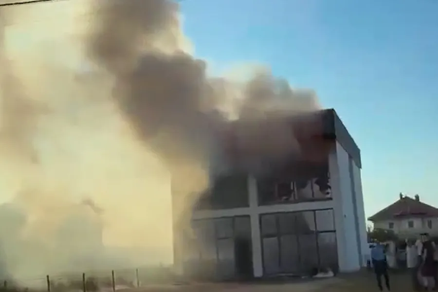 Një zjarr shpërtheu në Vragoli të Fushë Kosovës