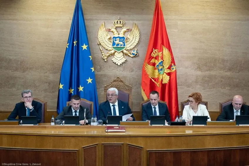 Mandiq  Kurti qëndron prapa vendimi për t ia ndaluar Kovaçeviqit e Ivanoviqit hyrjen në Kosovë