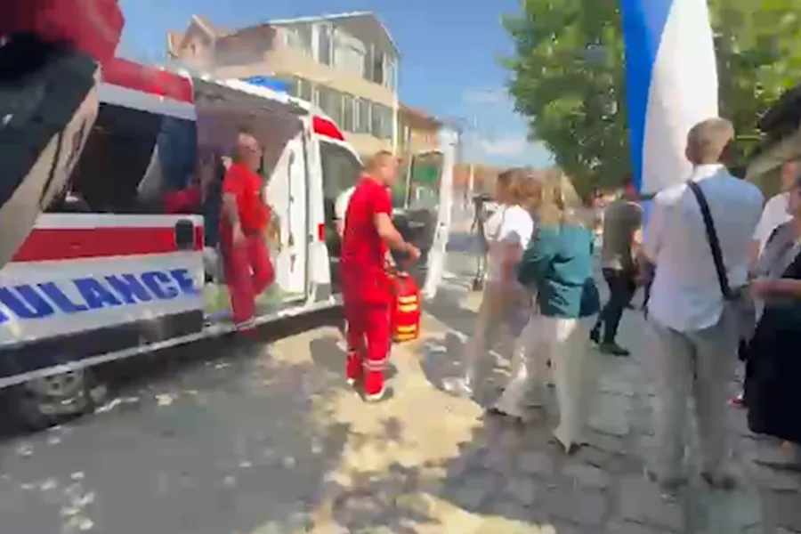 Alivanoset nga vapa një serbe gjatë shënimit të  Vidovdanit  në Graçanicë