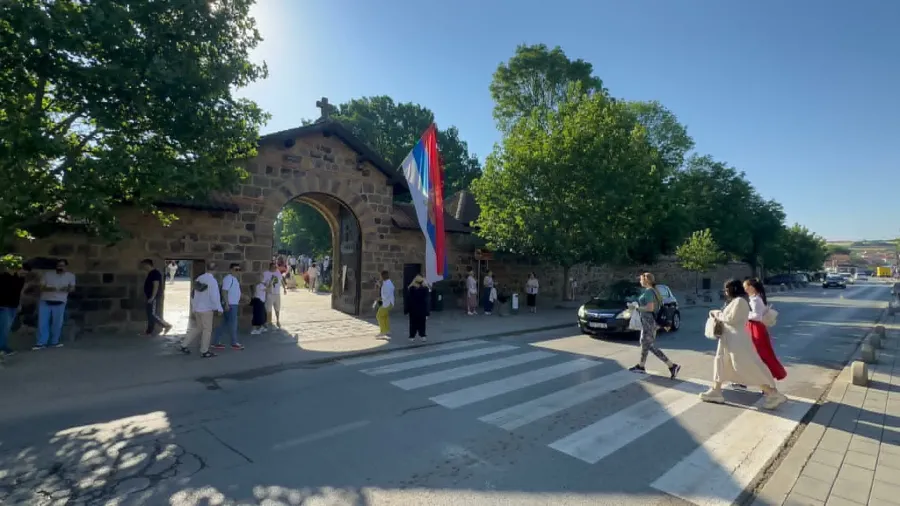 Joanikije politizon liturgjinë në Graçanicë me pretendime që Kosova është  vatër e kombit serb 