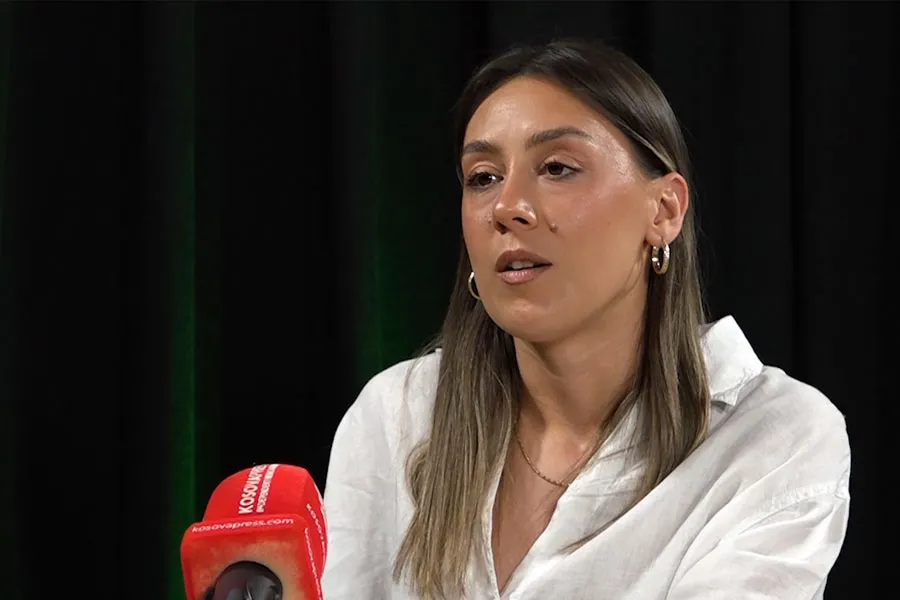 Nga vështirësitë te fitorja historike  Blinera Jaha rrëfen rrugëtimin në volejboll Një prej emrave më të spikatur të volejbollit kosovar  Blinera Jaha  i ka dhënë fund një karriere të gjatë e të suksesshme  Ajo u nderua për kontributin e   