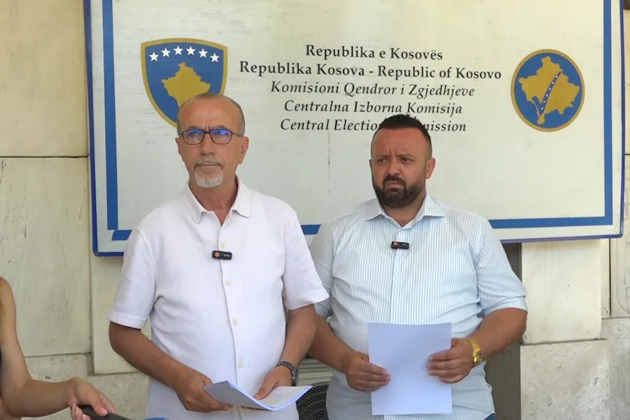 Haxhiu e Kryeziu nga PDK dorëzojnë ankesë në PZAP  Rezultatet e KQZ së janë të pasakta