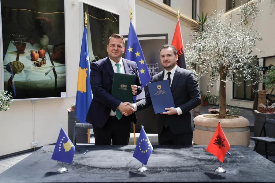 Dy marrëveshje të reja mes Kosovës dhe Shqipërisë  jep detaje Ministria e Bujqësisë Ministri në detyrë i Bujqësisë  Pylltarisë dhe Zhvillimit Rural i Kosovës  Armend Muja  ka zhvilluar një vizitë zyrtare në Tiranë  me ftesë të ministrit të   