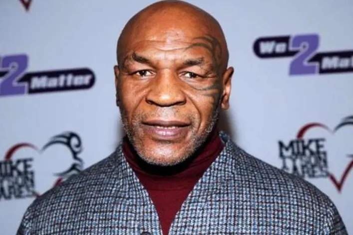 Tyson mbush 60 vjet Michael Tyson ka lindur pikërisht më 30 qershor të vitit 1966  Ai është një ish boksier profesionist amerikan i cili konkurroi nga 1985 deri më 2005 Ai mbretëroi si kampion i padiskutueshëm i peshave të rënda botërore dhe mban   
