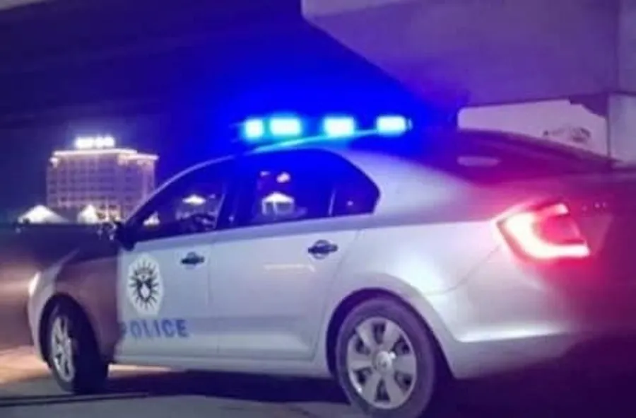 Policia identifikon numrin nga Serbia pas dy kërcënimeve për bombë në Prishtinë Policia e Kosovës bën se  ka zbardhur lidhjen ndërmjet dy kërcënimeve të rreme për bombë në Stacionin e Autobusëve në Prishtinë  duke bërë të ditur se hetimet kanë   
