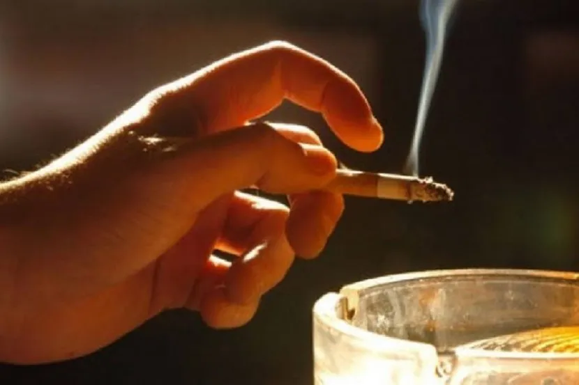 Ja kur Anglia ndaloi pirjen e duhanit në hapësirat e brendshme publike Më 1 korrik të vitit 2007  pirja e duhanit në Angli ndalohet në të gjitha hapësirat e brendshme publike Që nga ai moment  pirja e duhanit në këto vende i takojë historisë dhe   