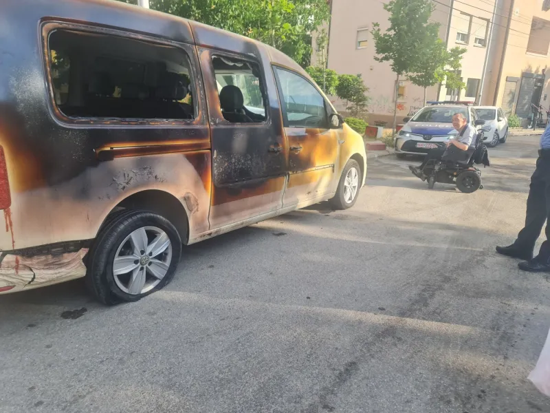 Zjarri në Prishtinë  Policia jep detaje  S ka të lënduar  po hetohen shkaqet e ngjarjes Policia e Kosovës ka dhënë detaje lidhur me zjarrin që përfshiu mëngjesin e së mërkurës kontejnerët në rrugën  Sylejman Vokshi  në Prishtinë  si pasojë e të   