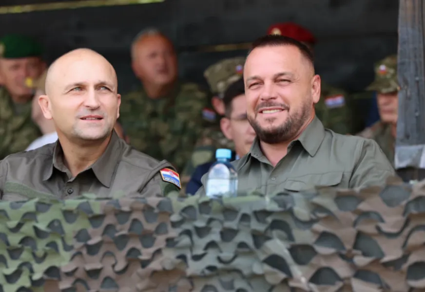 Stërvitje në Kroaci  mijëra ushtarë të shteteve të NATO s  merr pjesë edhe FSK ja Një kontingjent i Forcës së Sigurisë së Kosovës  i përbërë nga 45 ushtarakë  mori pjesë në një ushtrim të përbashkët ushtarak në Kroaci  ku morën pjesë mijëra   