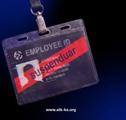 ATK suspendon dy zyrtarë tatimorë pas ngritjes së aktakuzës Administrata Tatimore e Kosovës ka njoftuar se  bazuar në aktakuzën e ngritur nga Prokuroria Themelore në Gjakovë ndaj dy zyrtarëve tatimorë  të cilët akuzohen për veprat penale që   